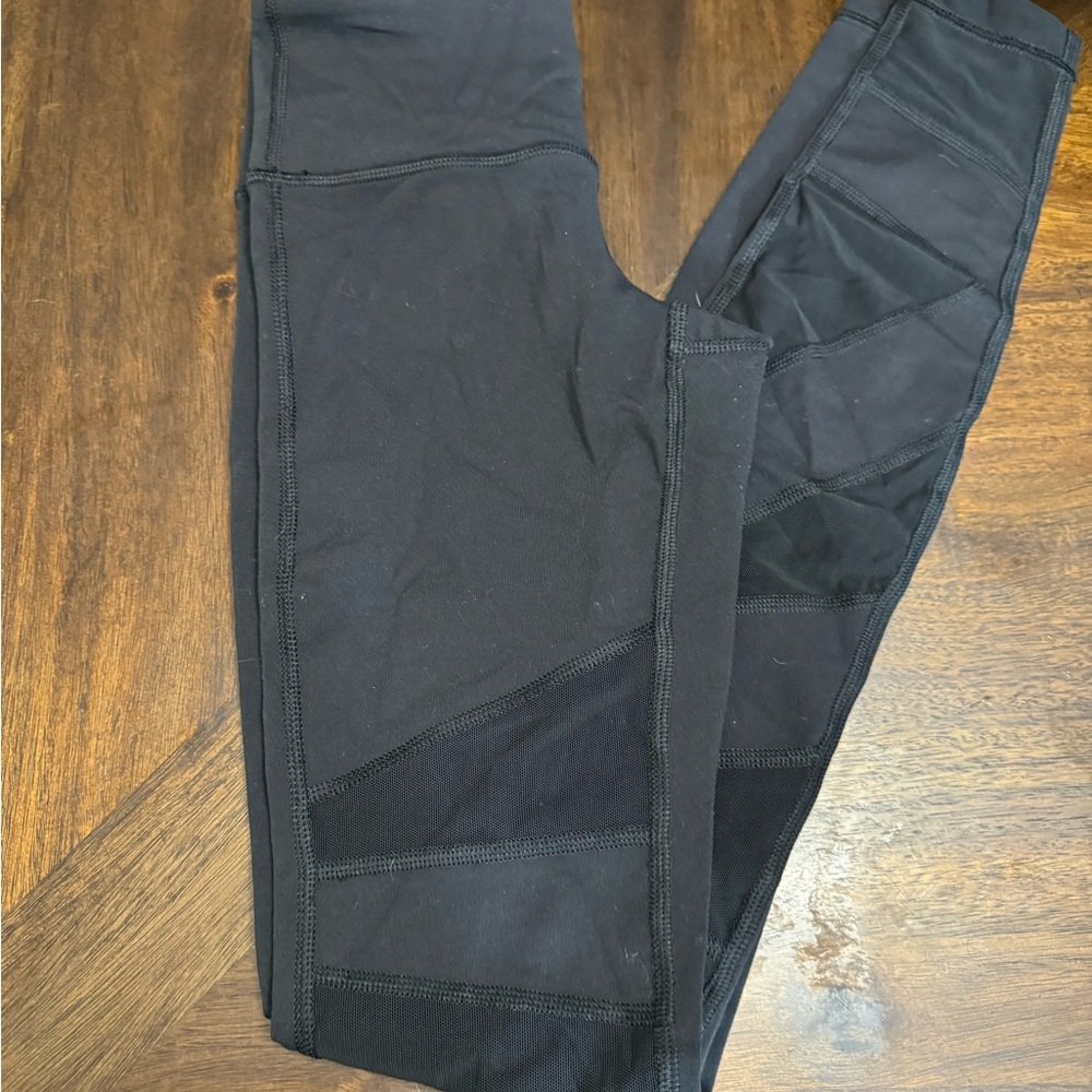 Lululemon size 2 black leggings I bought here and never wore it